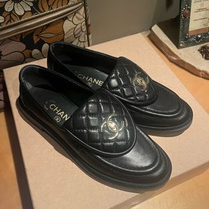 🖤CHANEL Turn Lock CC Logo Loafers Size 38C